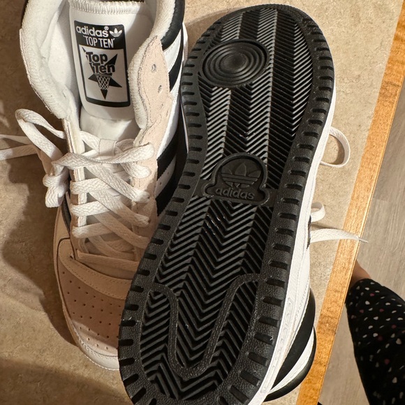Brand new Adidas top 10 shoes (without box) - Picture 4 of 6